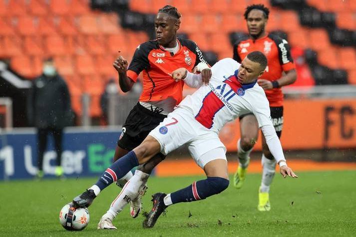 今晨法国杯焦点战，国际米兰防线松动，引发热议，赛季目标并未改变 