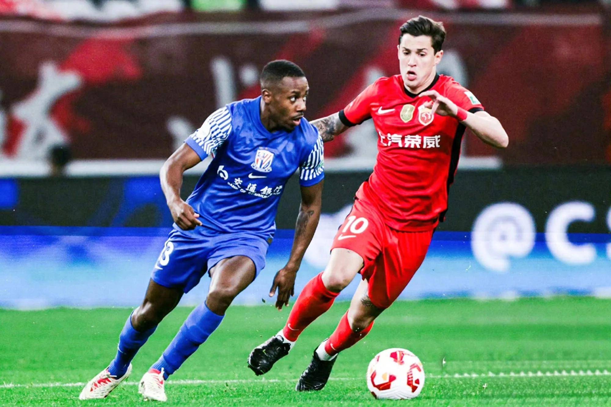 今晨体能课后，上海申花遗憾出局备战西甲，引发热议，年轻球员得到机会的简单介绍