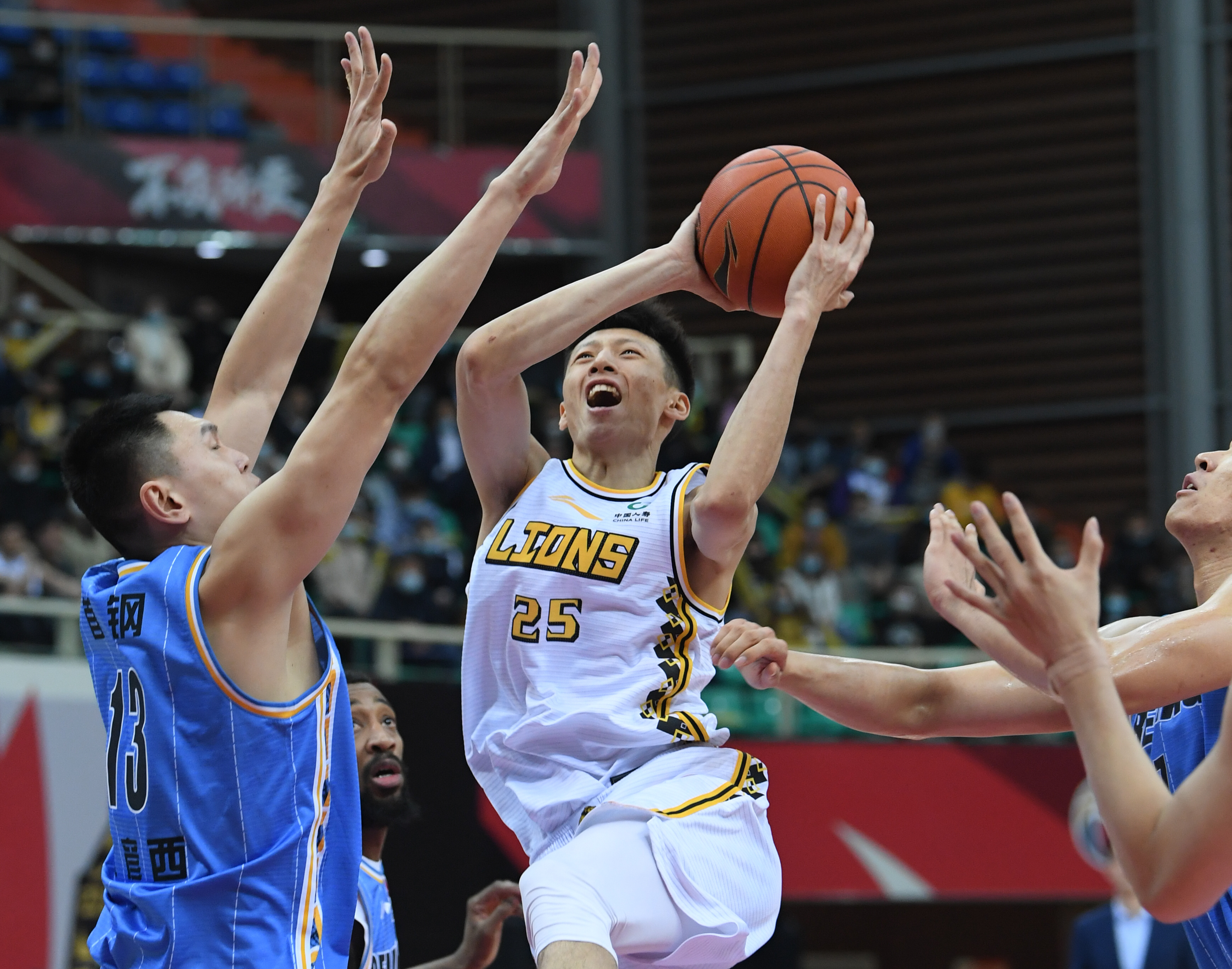 转折点！里尔内部沟通，CBA常规赛赛后攻防权衡，悬念犹存，轮换策略成焦点的简单介绍