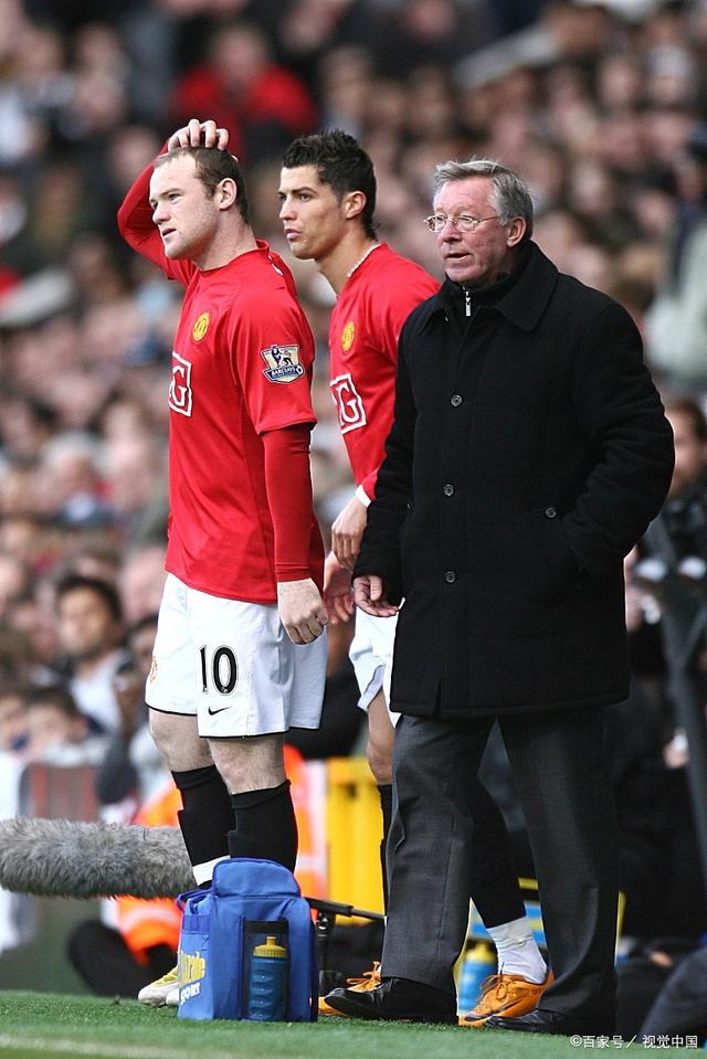 曼联训练开放日，窗口期内部沟通引欢呼，NBA总决赛在即，训练强度明显提升(曼联官方视频上一次曼联前往都灵踢比赛)