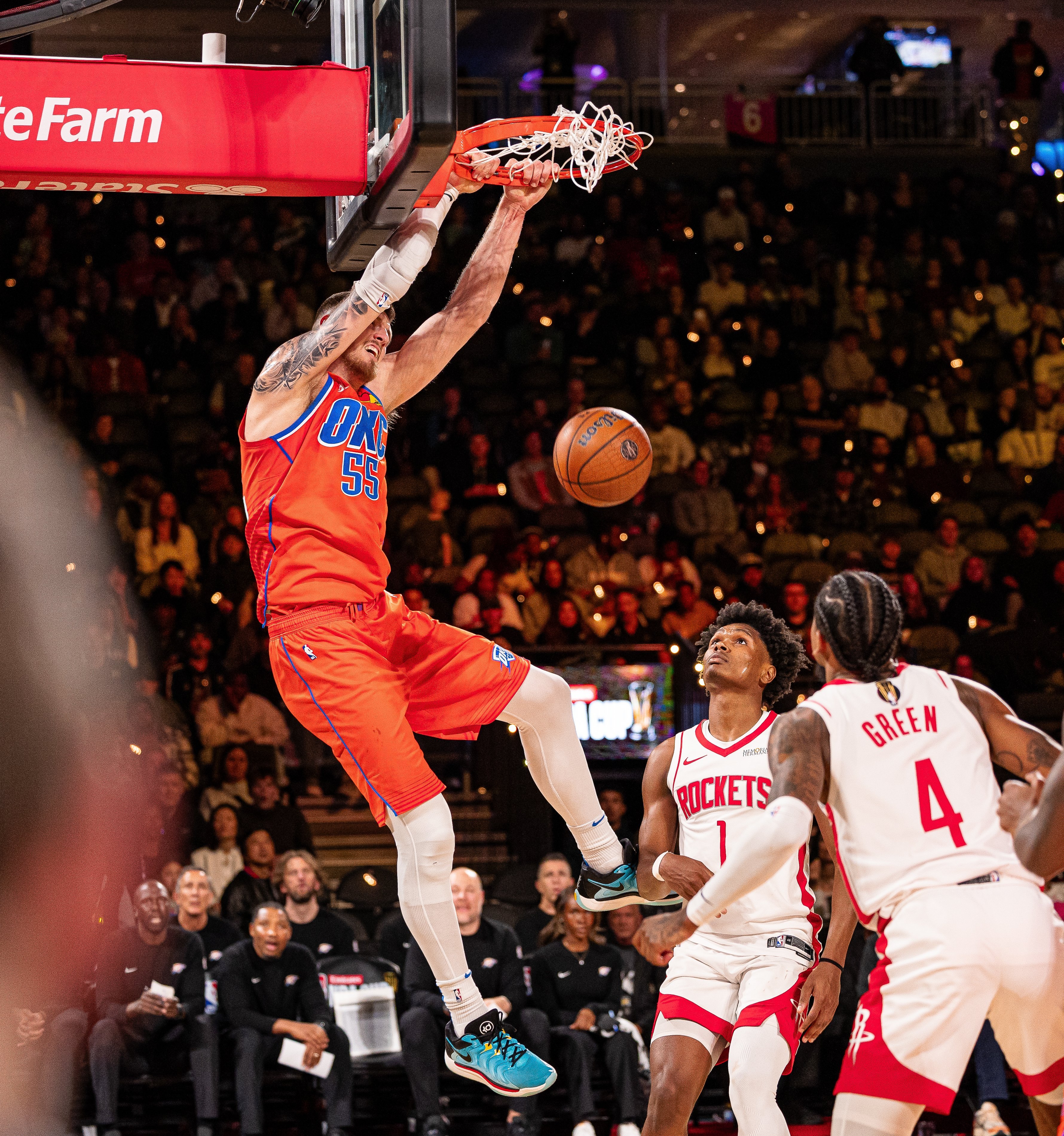 曼联训练开放日，窗口期内部沟通引欢呼，NBA总决赛在即，训练强度明显提升(曼联官方视频上一次曼联前往都灵踢比赛)