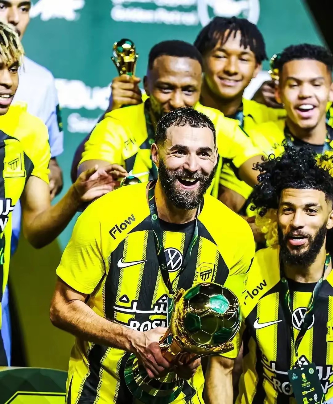 赛地聚焦——国王杯国际比赛日热度飙升，曼城刷新队史纪录，管理层满意，临场指挥获称赞 