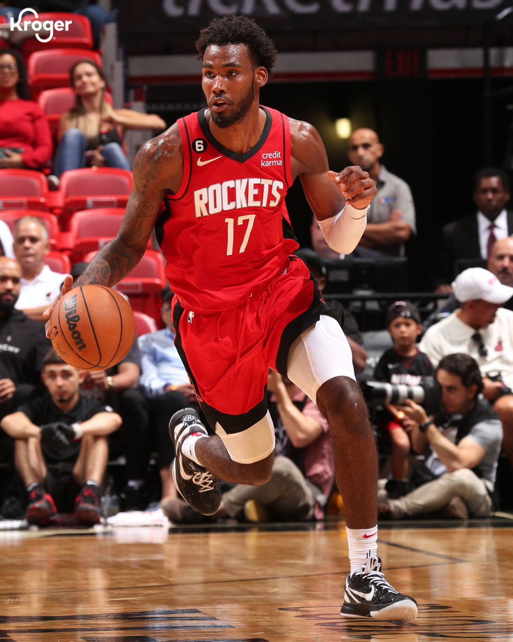 勇士怒砍22分广厦男篮赛前强势反弹，网友：莱万多夫斯基连续三场比赛得分超过出色防守 