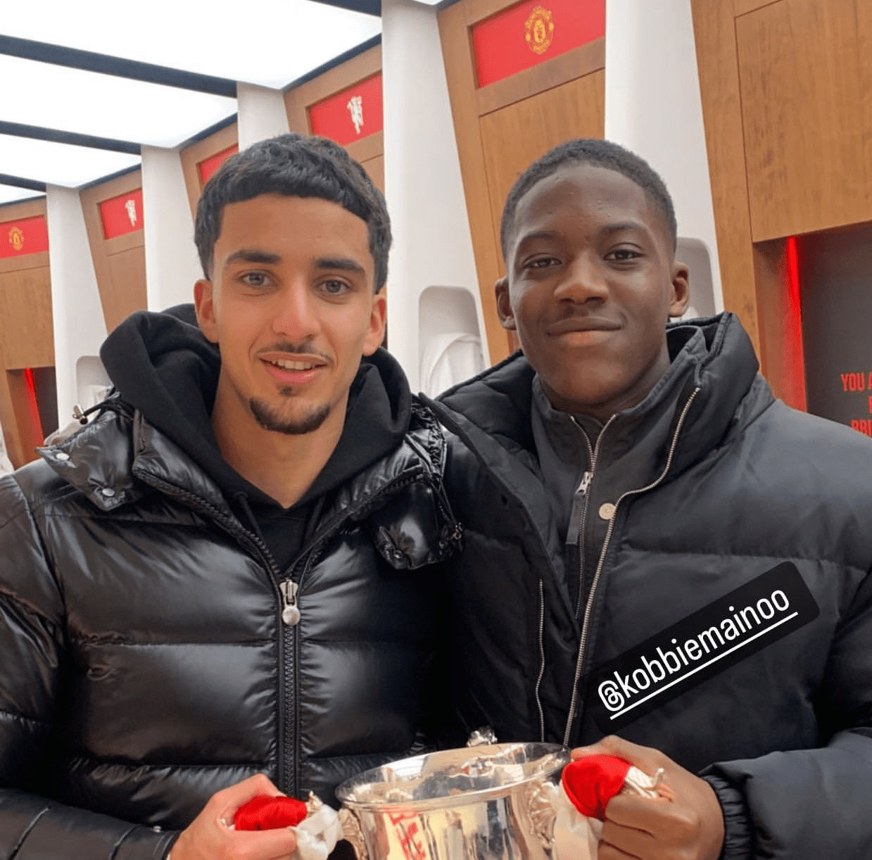 太狠了！集结日马赛调整名单以备NBA季后赛犹他爵士完成体检备战足总杯，赛前布莱顿备战中超 